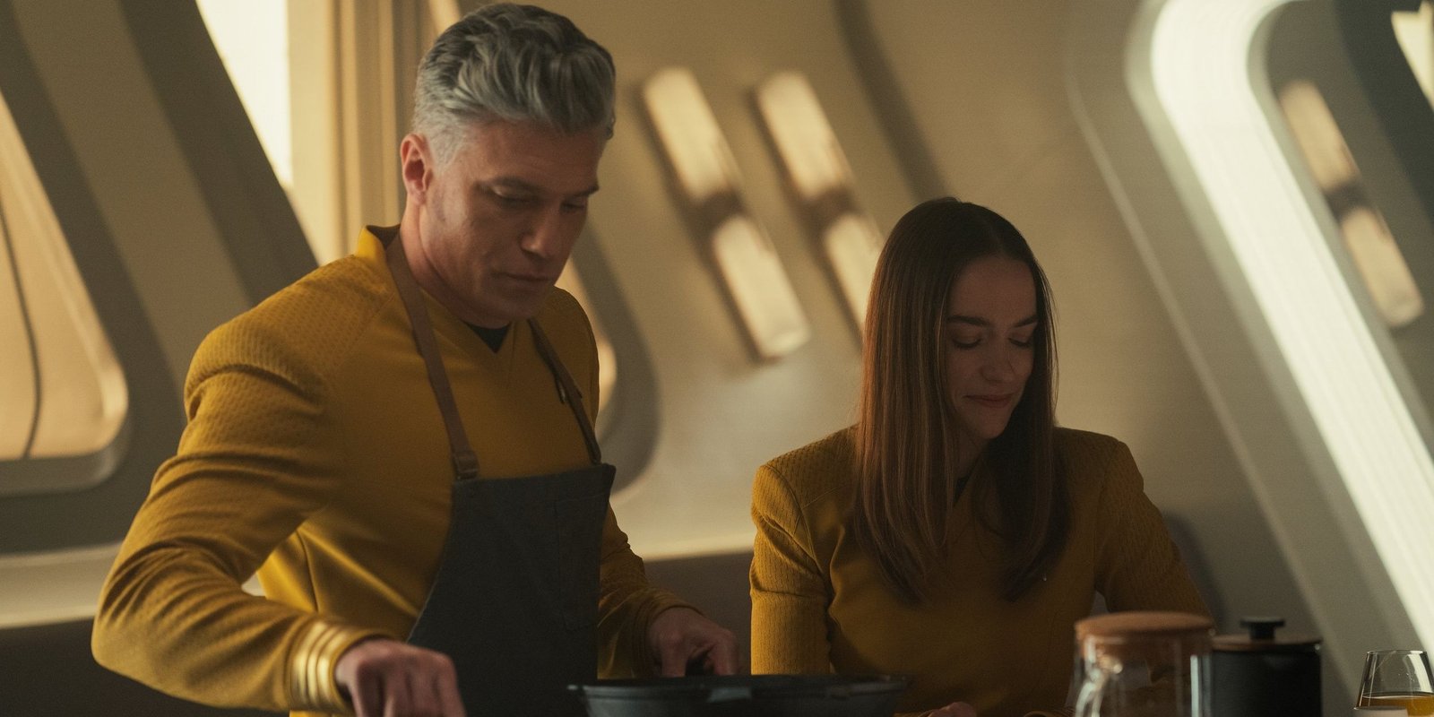 star-trek-captain-christopher-pike-captain-marie-batel-cooking