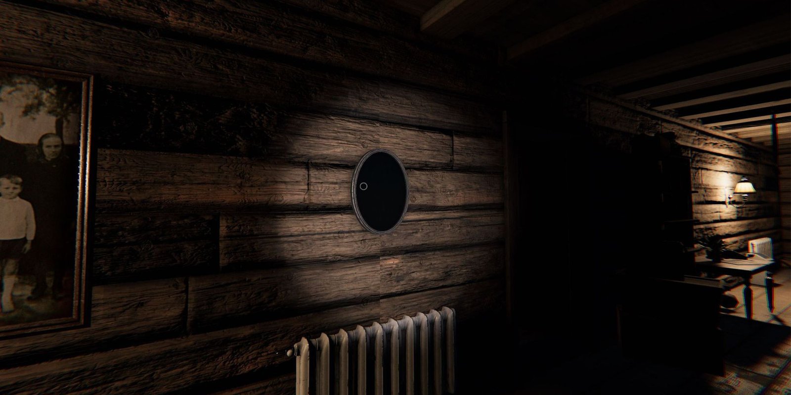 Image depicts a haunted mirror on the wall in Grafton Farmhouse in Phasmophobia.