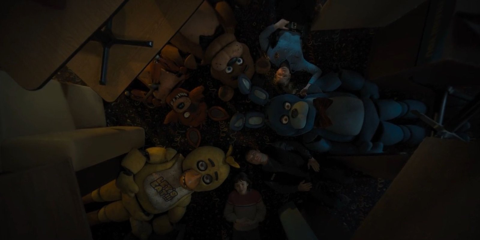 Five Nights At Freddy's: The Animatronics And The Main Cast Bonding