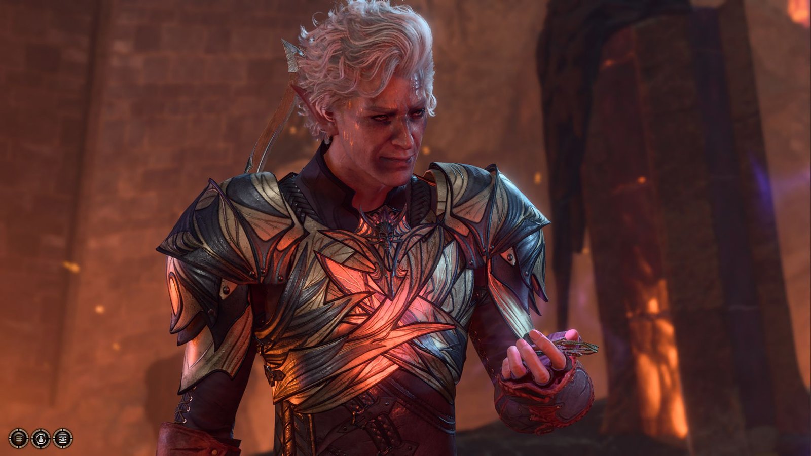 Baldur's Gate 3: Astarion holds the sentient amulet.
