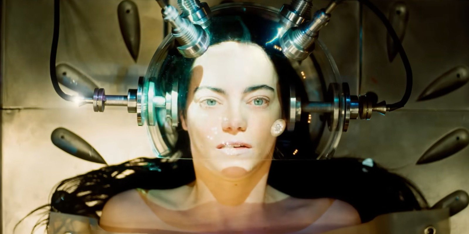 Emma Stone's Bella Baxter getting her brain electroshocked in Poor Things