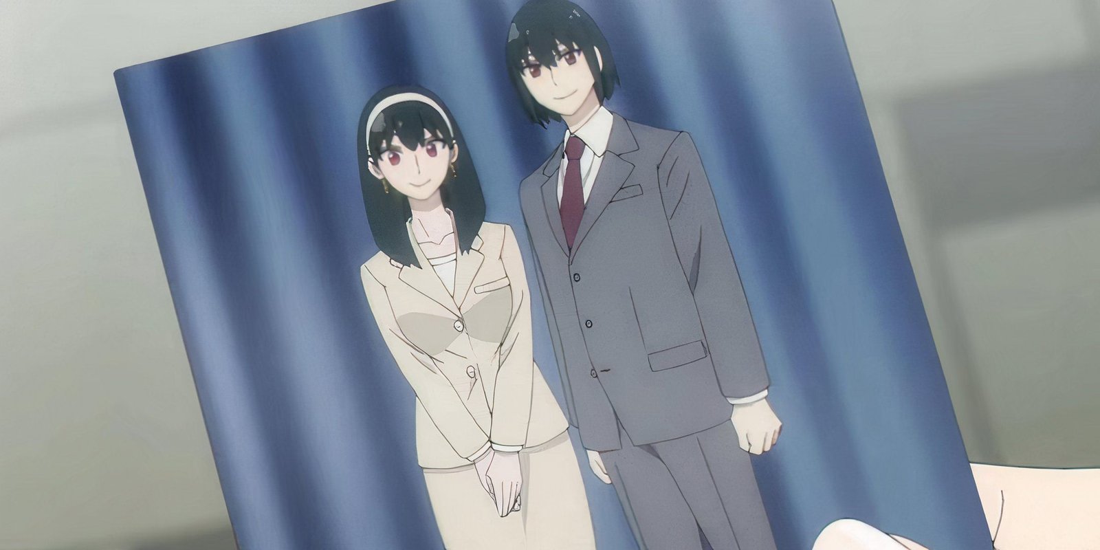 Yor and Yuri Briar posing for a photograph in Spy x Family.